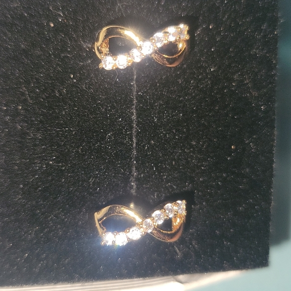 9k Gold snap hoops - Picture 2 of 3